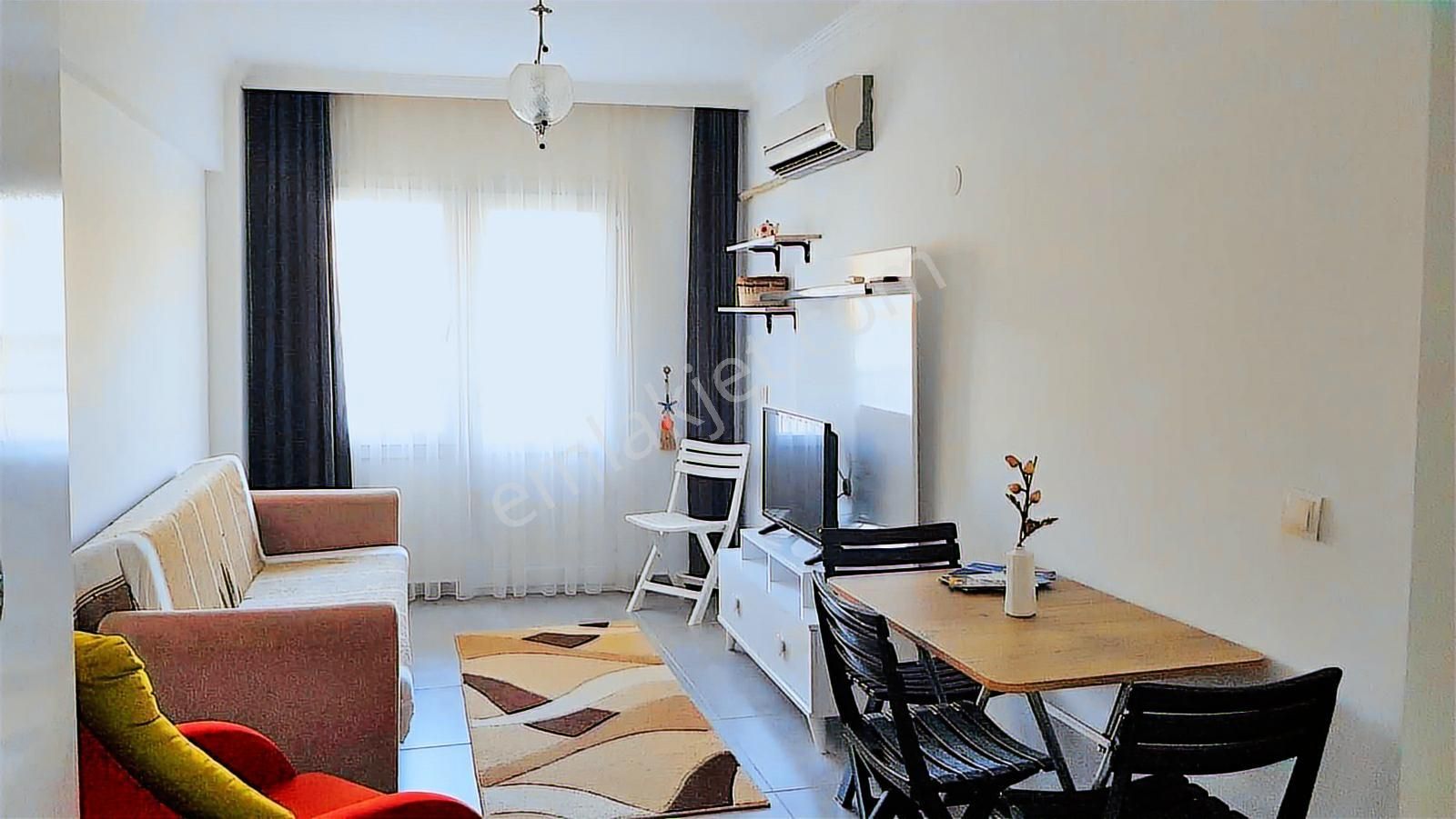 Kuşadası Çarşı Merkez 1+1 Full Eşyalı