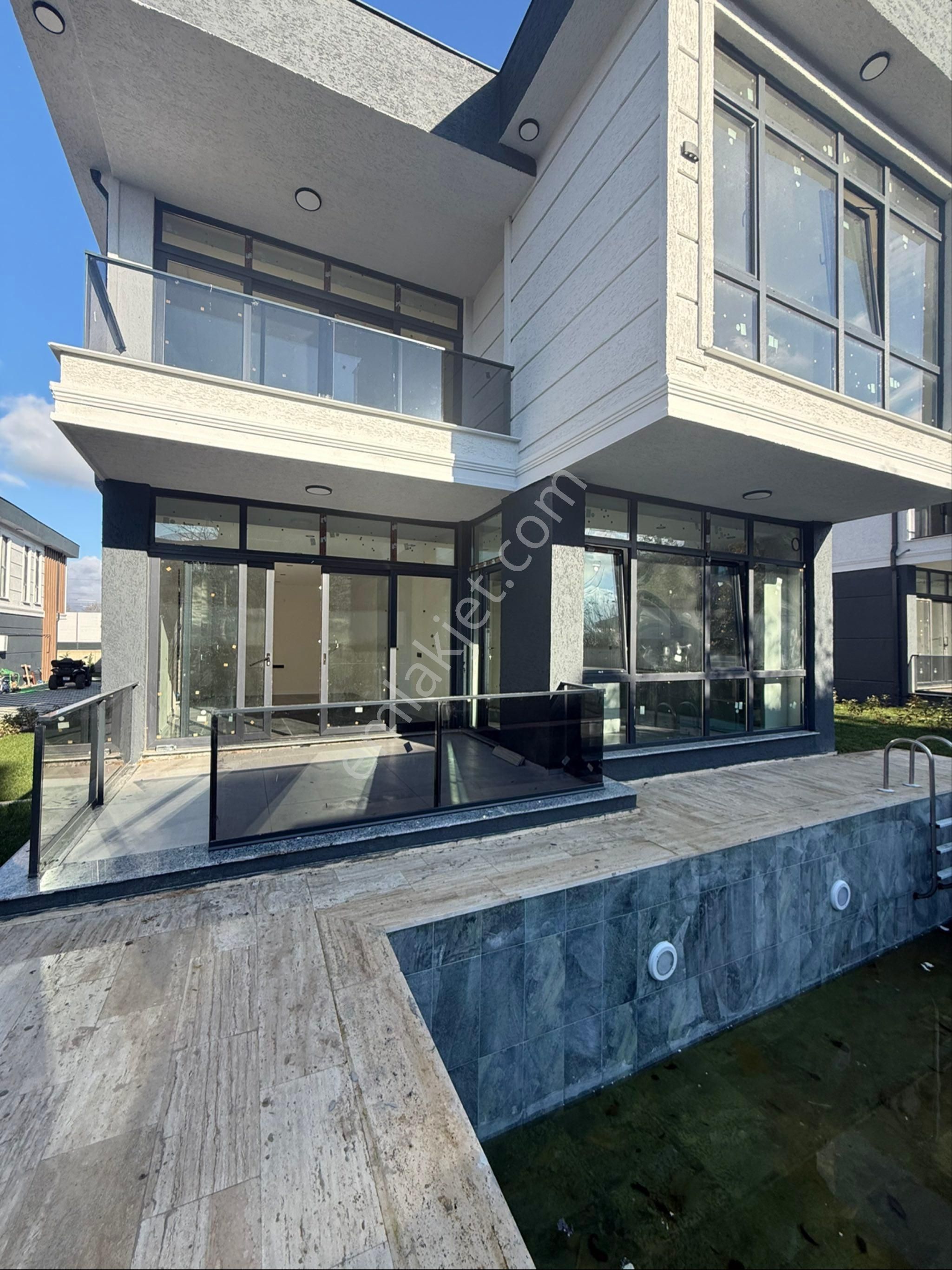 Çerkezköy Ambarderede Müstakil Havuzlu 2 Katlı Villa