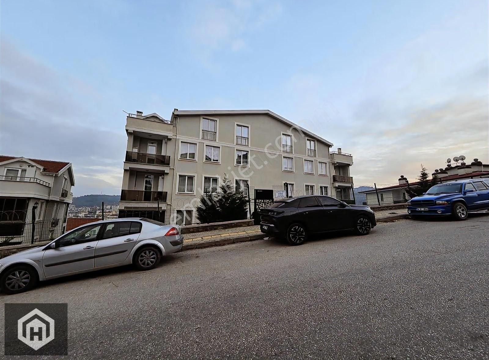 Mudanya Halitpaşa Güneş Vadi Konaklarında Satılık 3+1 Daire