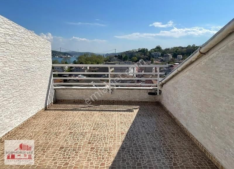 Yeniköyde Manzaralı Müstakil Girişli Tripleks