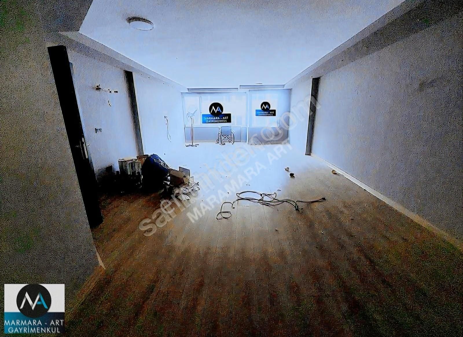 Kadıköy Rıhtım'a Çok Yakın,metro Yanı,kiralık 1+1 Geniş Ofis