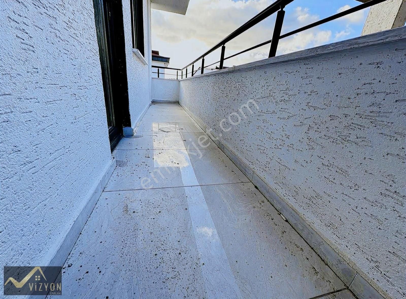 Tuzla Caddesi Üzeri Deniz Manzaralı Asansörlü 4+1 Dublex 175 M2 - Görsel 15