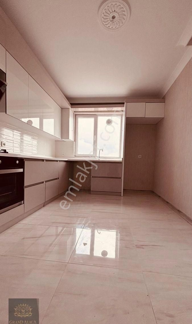 Ayyıldız Mah.de 3+1 Ebeveyn Banyolu Kiralık Daire