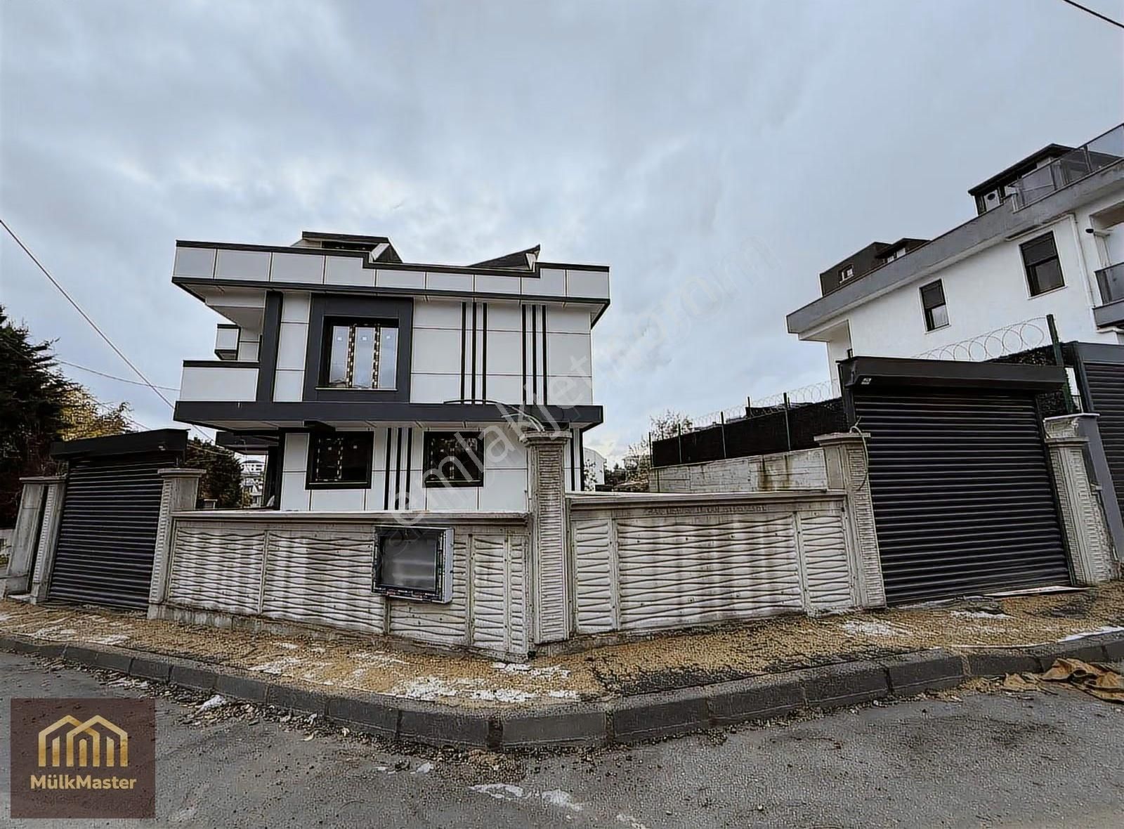 Arnavutköy Taşoluk Osmanlı Konakları Satılık 4 Katlı Villa