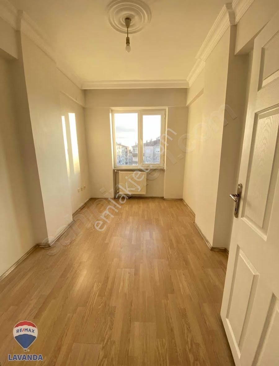 Remax Lavanda'dan Muhittin Mahallesinde Güneş Alan Kiralık Daire - Görsel 2