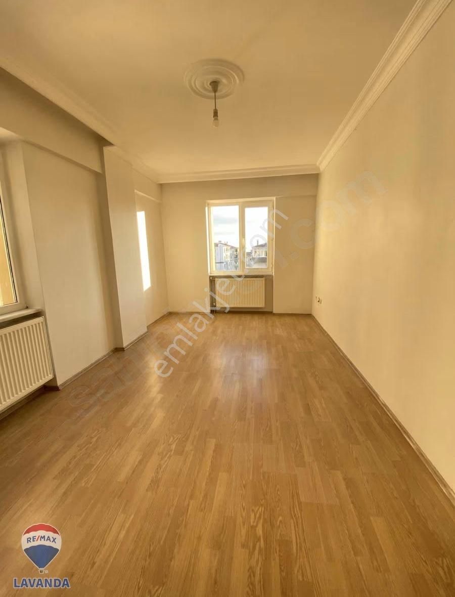 Remax Lavanda'dan Muhittin Mahallesinde Güneş Alan Kiralık Daire - Görsel 4