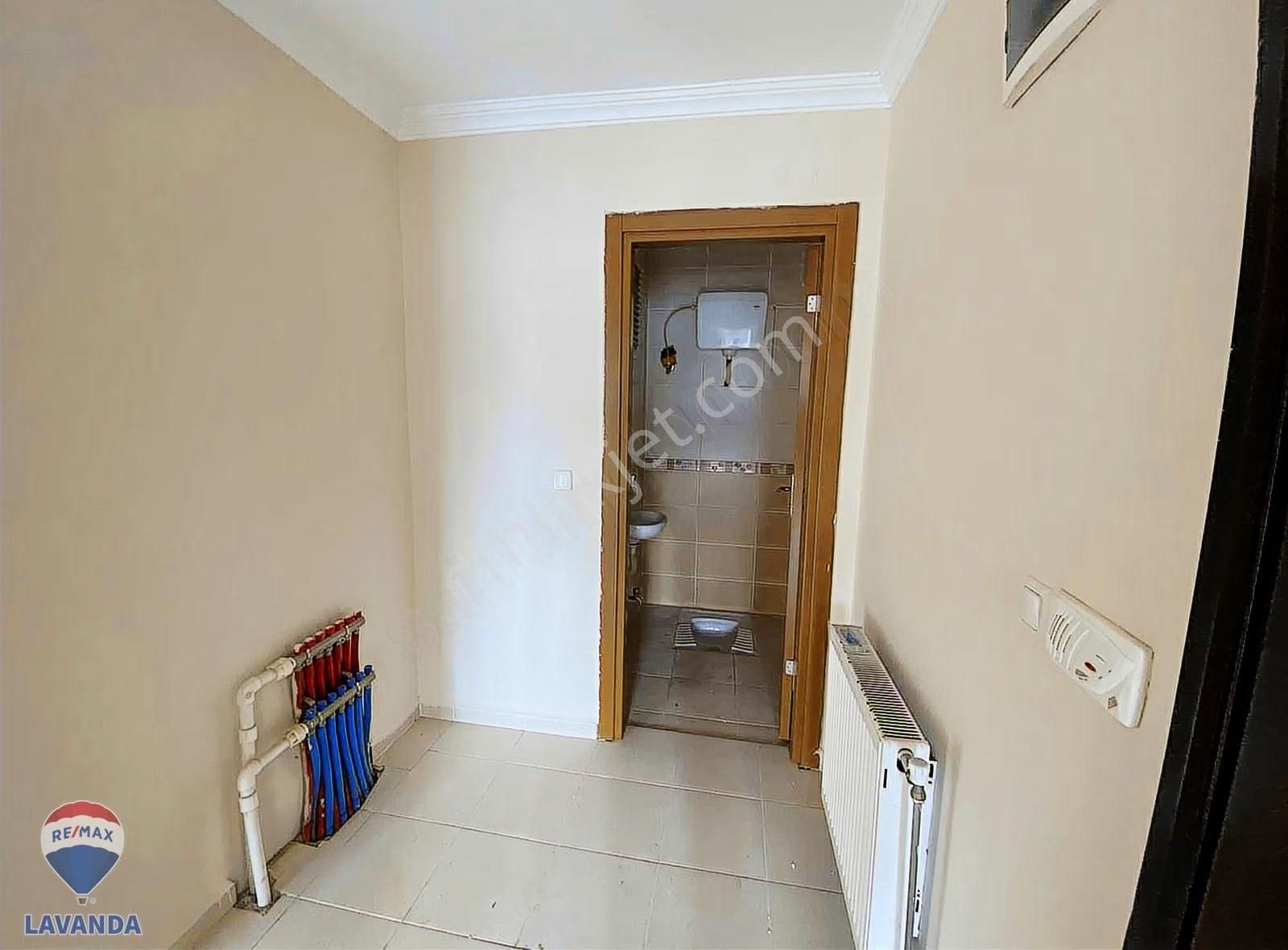 Remax Lavandadan Cumhuriyet Mah. Site İçinde 3+1 Kiralık Daire - Görsel 3