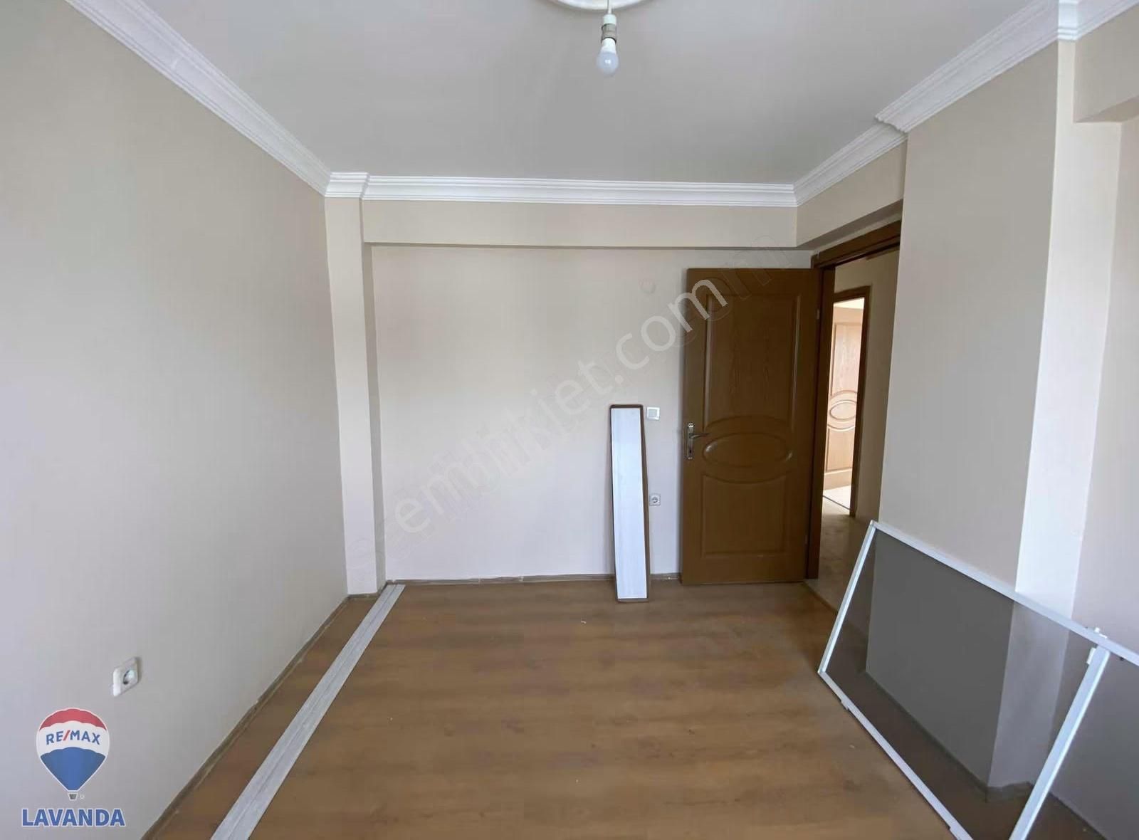 Remax Lavandadan Cumhuriyet Mah. Site İçinde 3+1 Kiralık Daire - Görsel 2