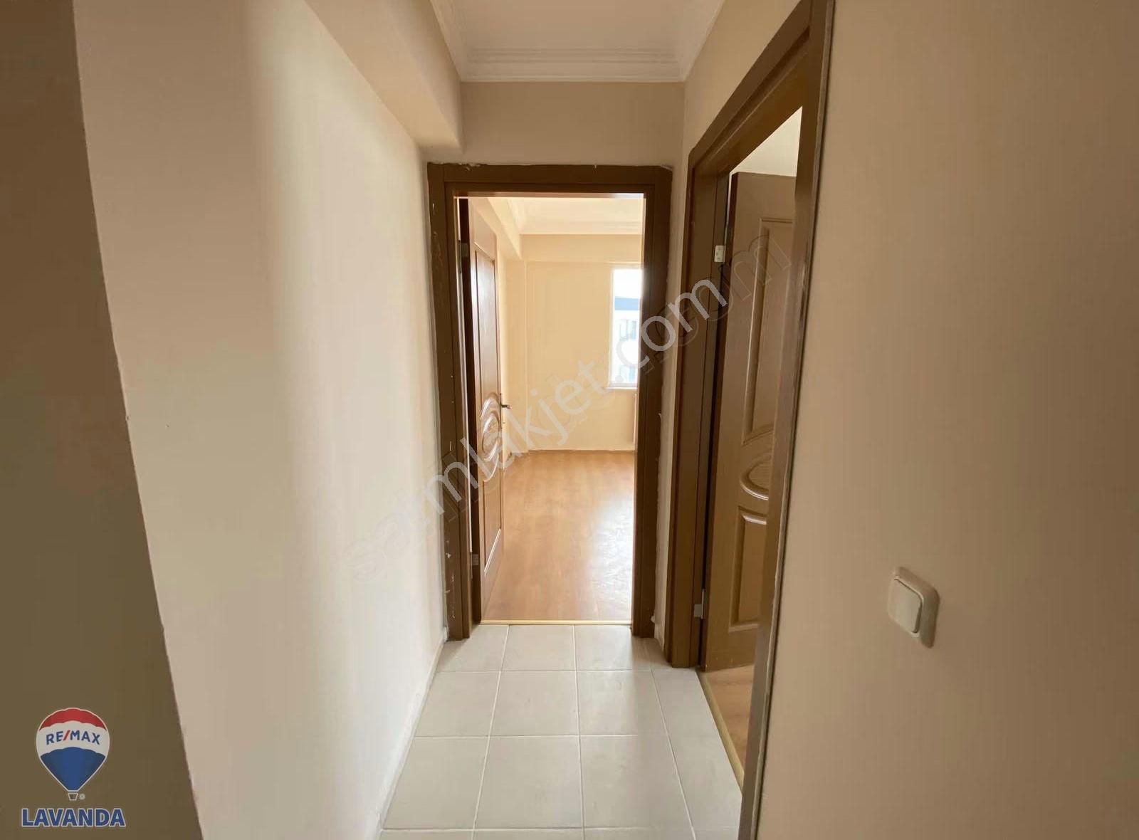 Remax Lavandadan Cumhuriyet Mah. Site İçinde 3+1 Kiralık Daire - Görsel 4