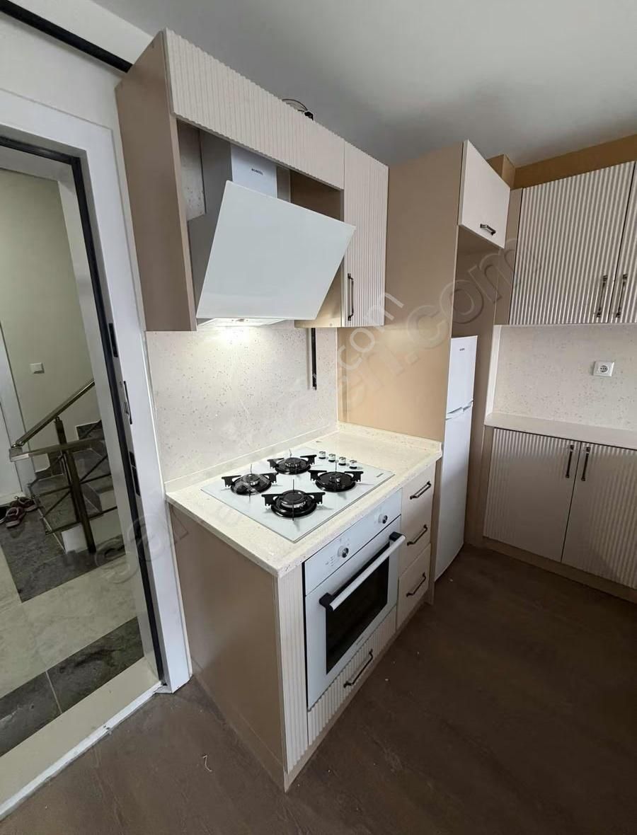 Deniz Ve Orman Manzaralı Tramvaya Yakın Eşyalı1+1 - Görsel 3