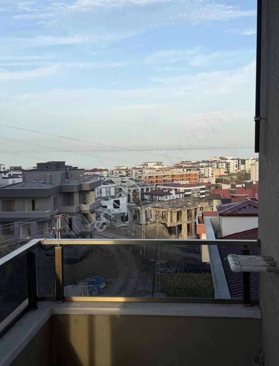 Deniz Ve Orman Manzaralı Tramvaya Yakın Eşyalı1+1