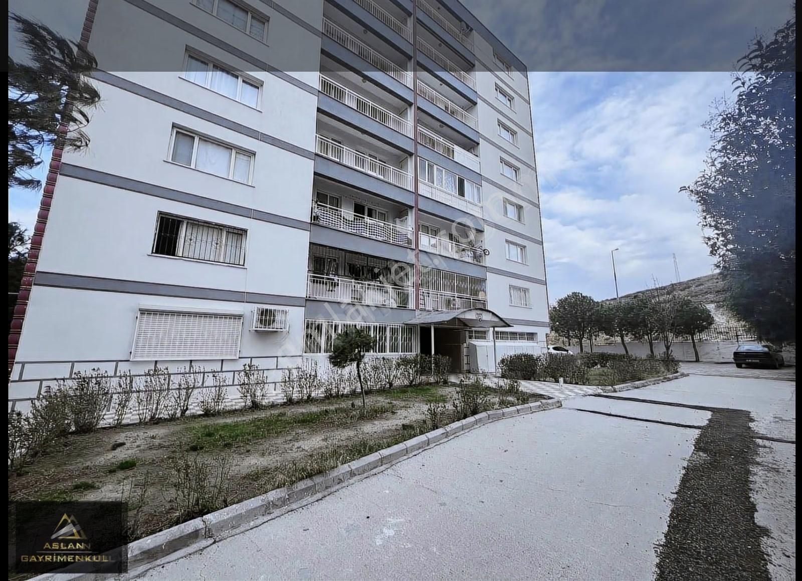 Site İçinde Çift Balkonlu Kapalı Mutfak Aydınlık Daire