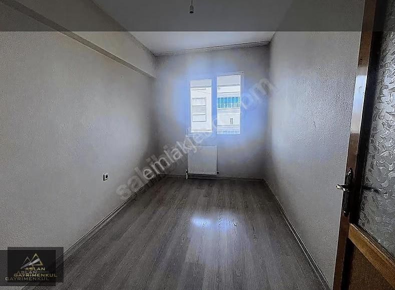 Site İçinde Çift Balkonlu Kapalı Mutfak Aydınlık Daire - Görsel 13