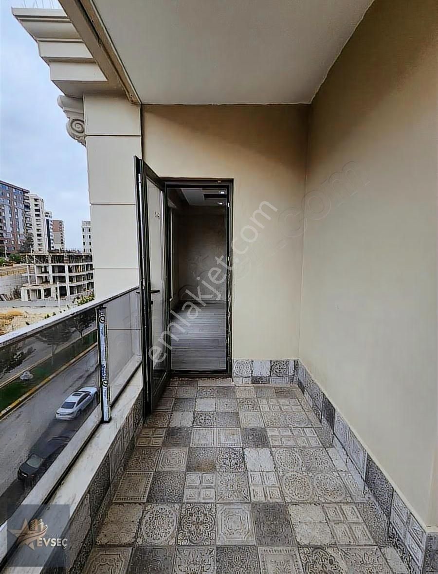 Evseç Emlaktan 35 Metre Yol Üzerinde 2+1 Satılık Lüks Daire - Görsel 19