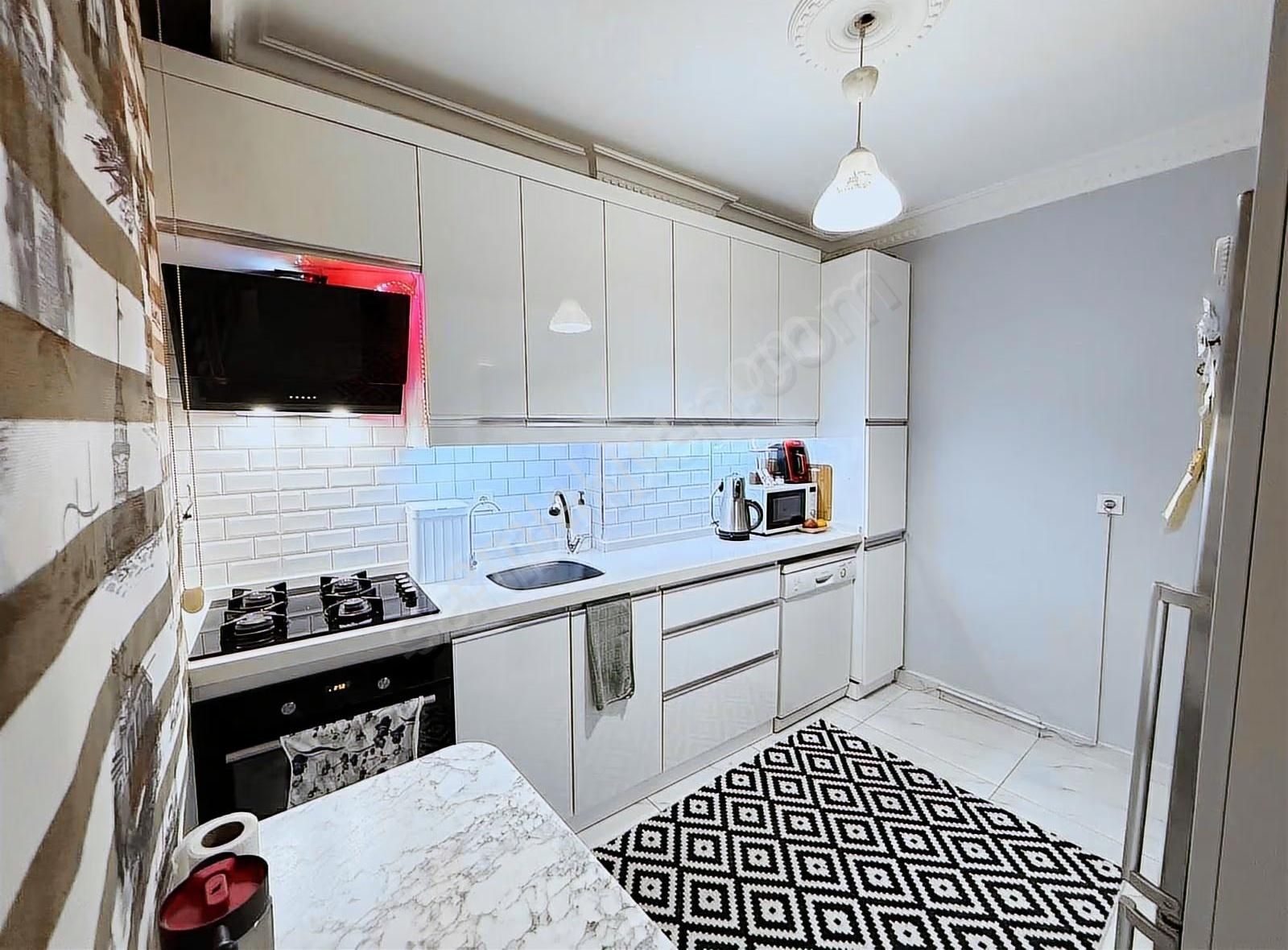 En Güzel Lokasyonda Tek Daire Üzeri Binada 135m2 3+1 İskanlı - Görsel 35