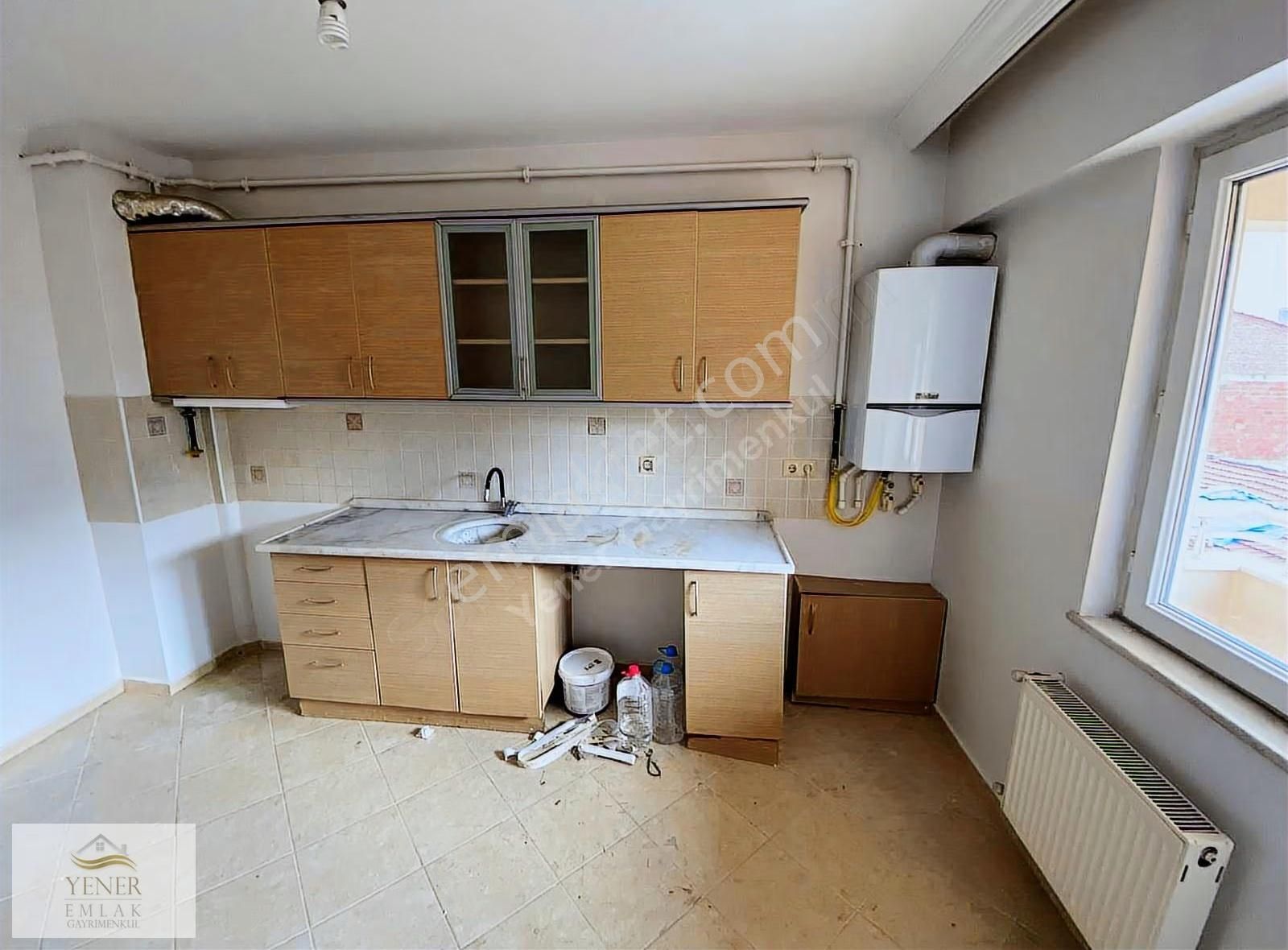 Kurtuluş Mahallesi Çarşı Merkezinde Kiralık Bakımlı 3+1 Daire - Görsel 4