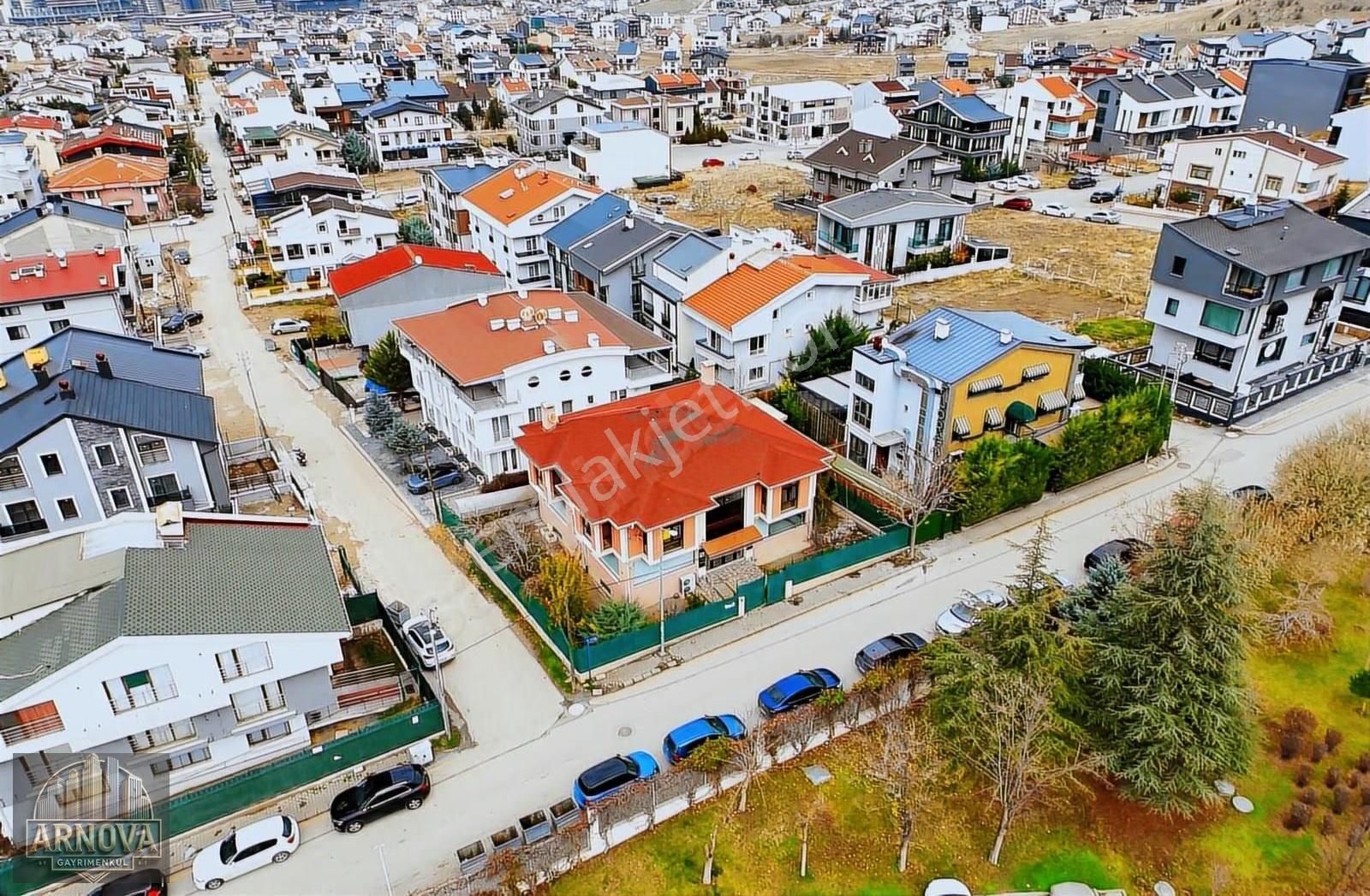 Yaşamkent'in Merkezinde 800m2 Kapalı Alanlı Kiralık Villa - Görsel 13