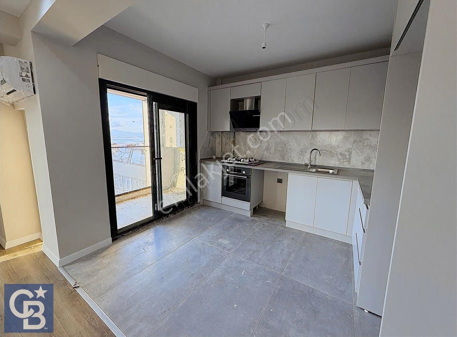 İstiklal Caddesi'nde Kiralık 2+1 Deniz Manzaralı Geniş Daire - Görsel 17