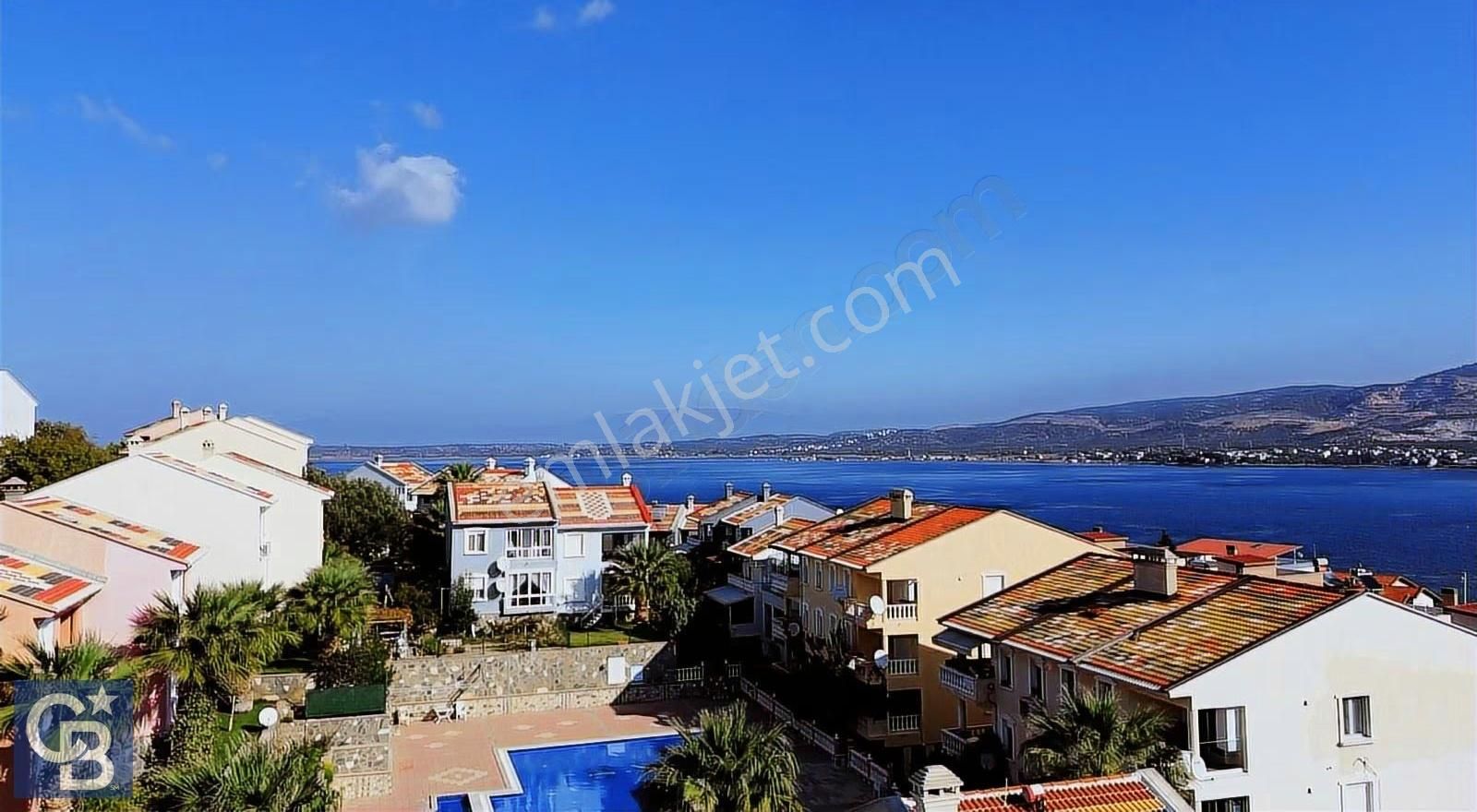 Aliağa Şakranda Site İçerisinde Satılık Havuzlu Villa