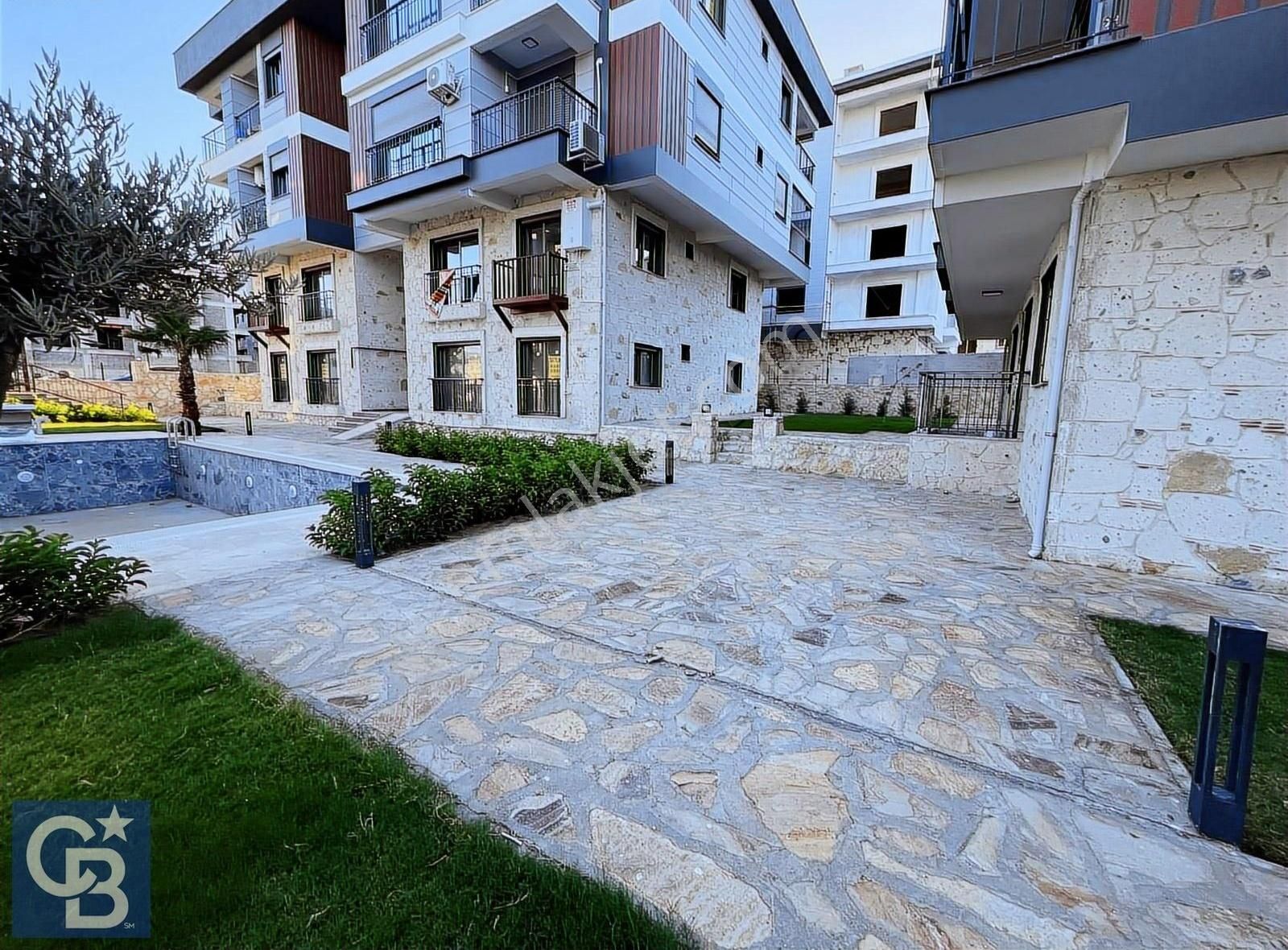 Havuzlu Sitede Çift Cephe Kapalı Mutfaklı 2+1 - Görsel 25