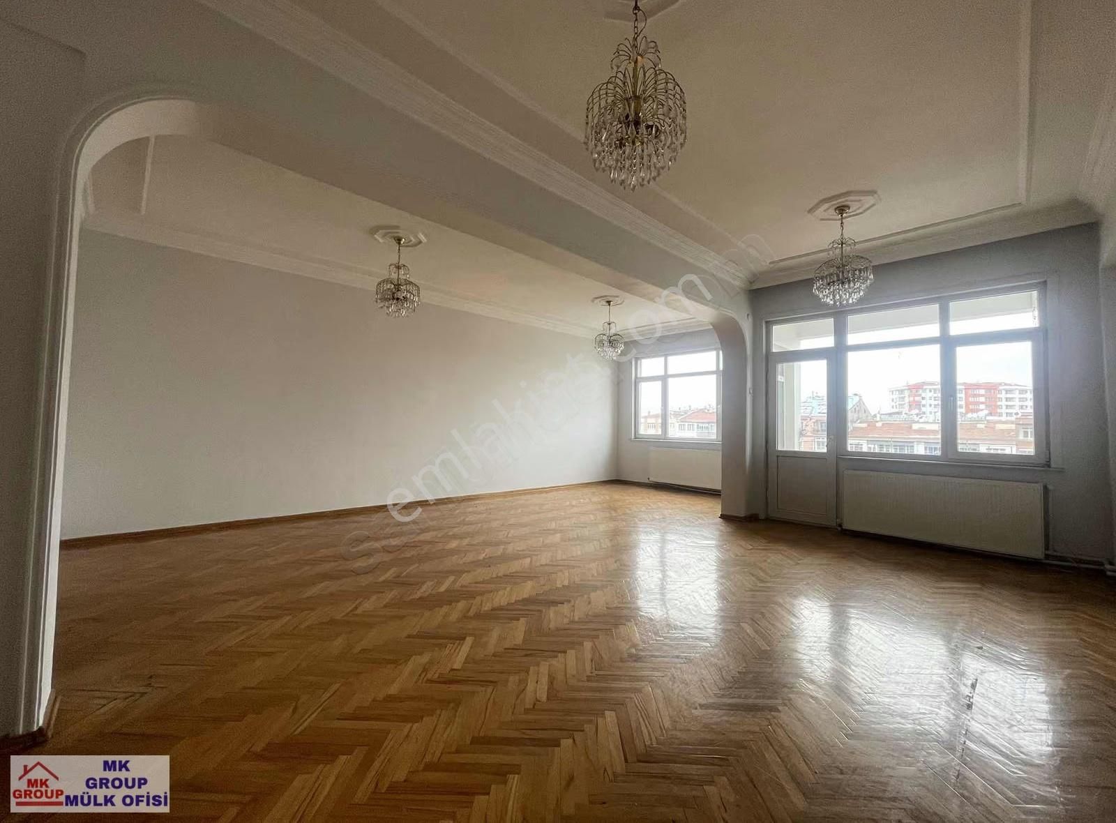 Sivas Caddesi Üzerinde Geniş Oturumlu 2+1 Kiralık Daire - Görsel 12