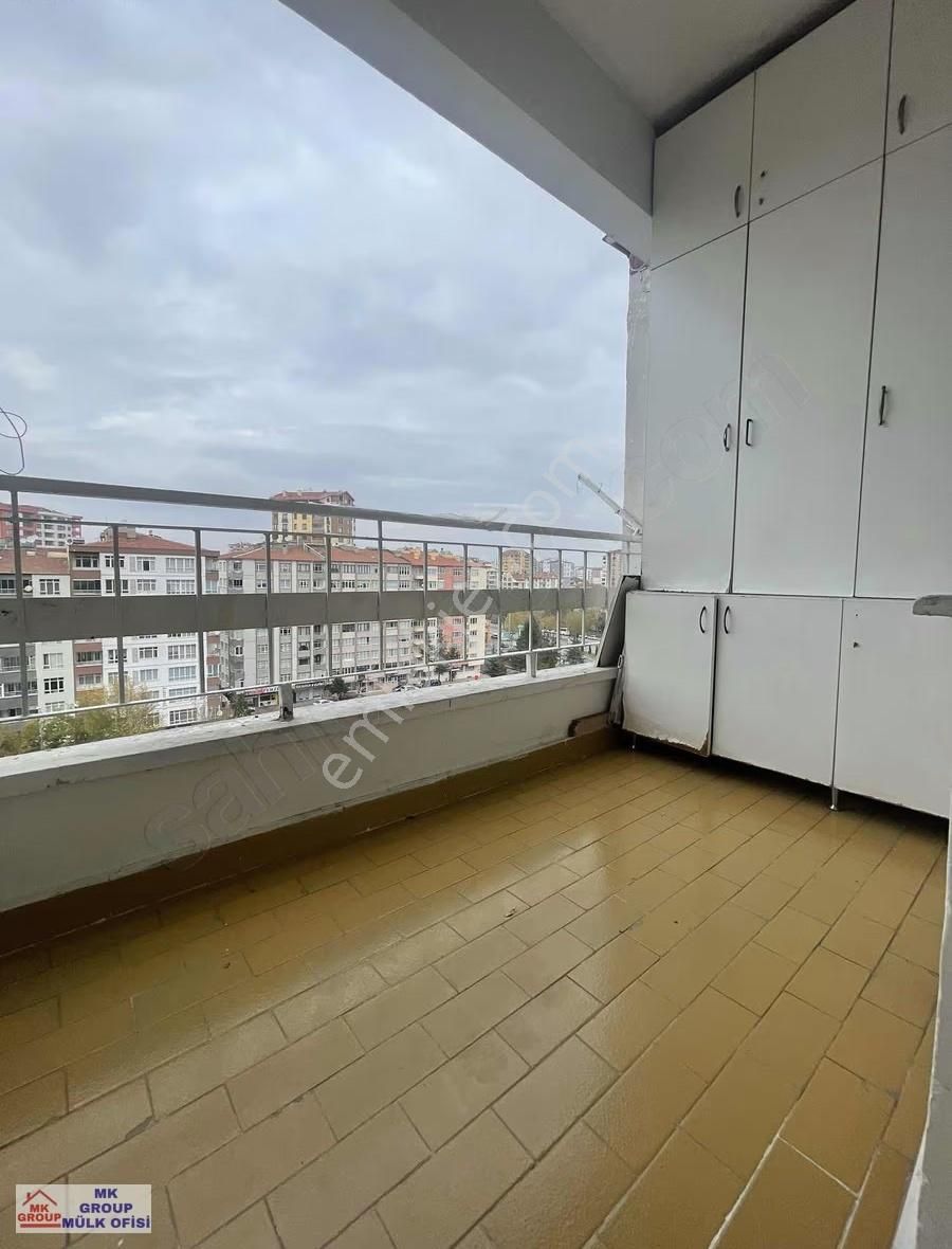 Sivas Caddesi Üzerinde Geniş Oturumlu 2+1 Kiralık Daire - Görsel 16