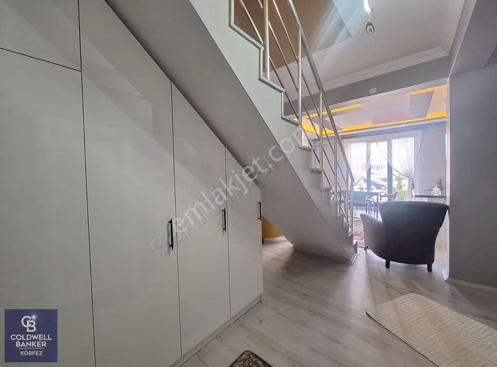 Edremit'te Muhteşem Manzaralı 168m² Net / 3+1 - Görsel 17