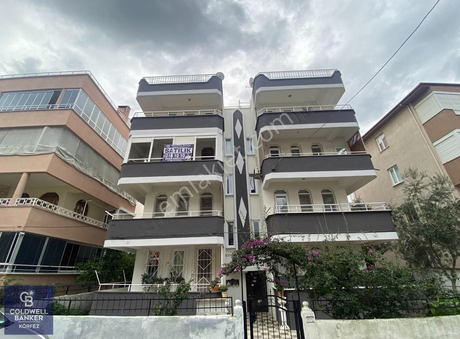 Akçay'da Kordona 300 Mt Eşyalı Ayrı Mutfaklı Ara Kat Daire