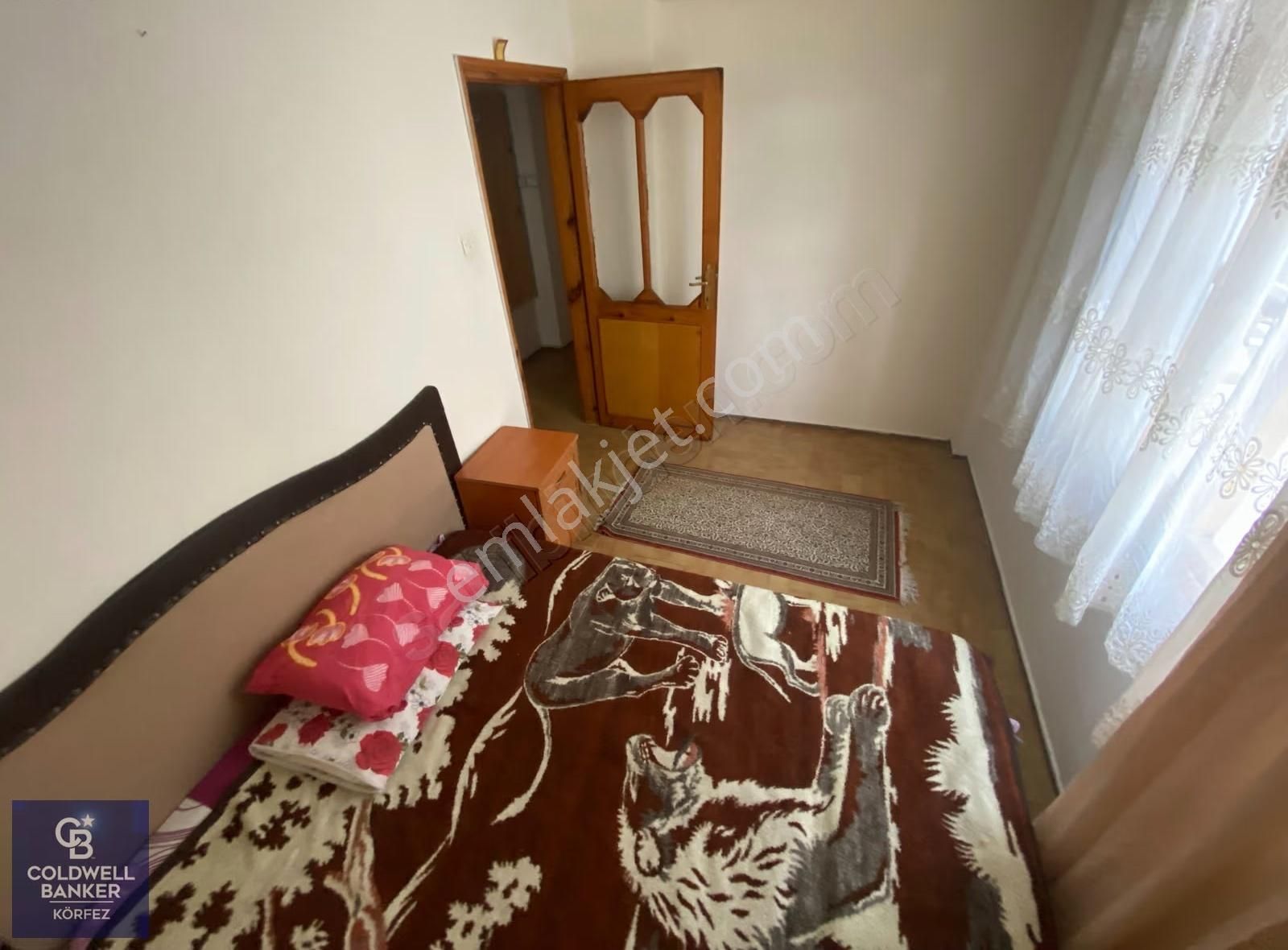 Akçay'da Kordona 300 Mt Eşyalı Ayrı Mutfaklı Ara Kat Daire - Görsel 3