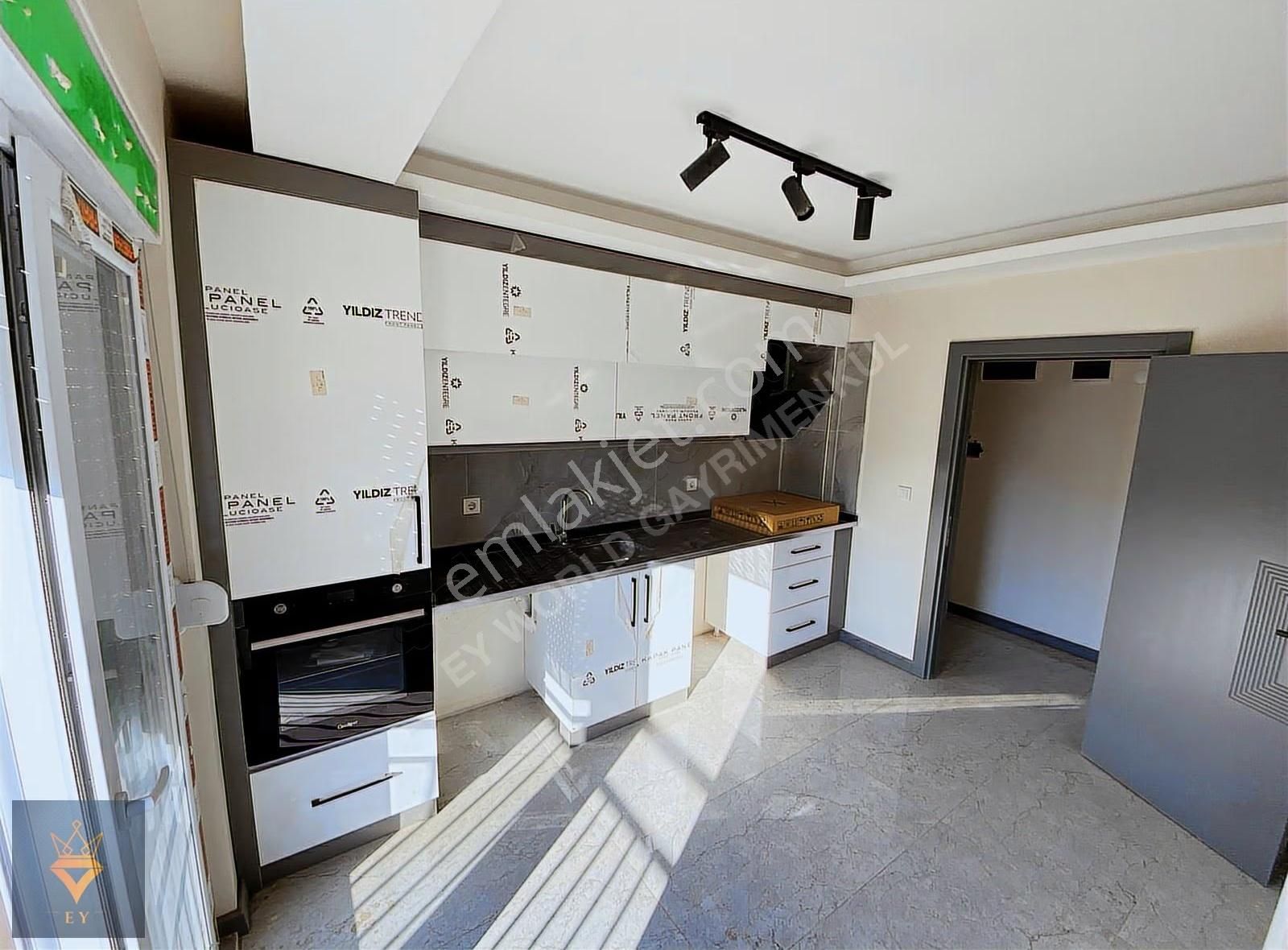 Varsak Demirel'de Tramvaya 1 Parslel 3+1 Katta Sıfır Daire