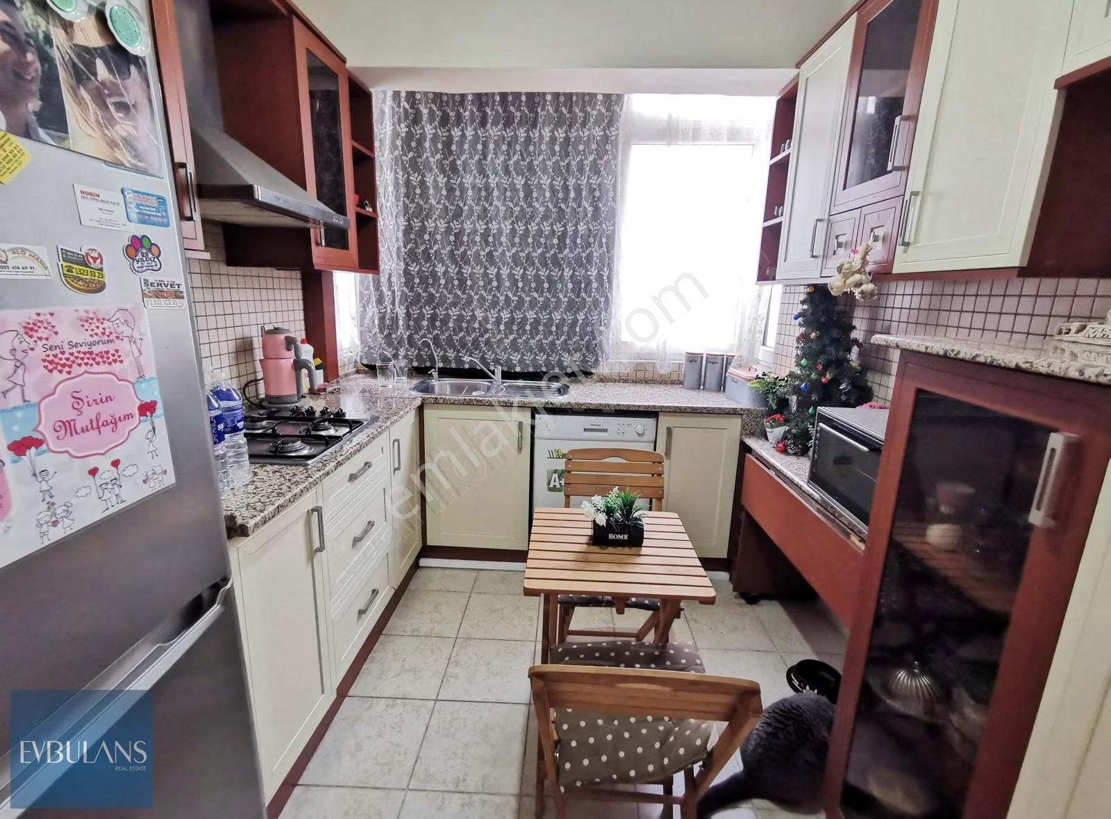 Aksoy Sahile Yürüme Mesafesinde Ara Kat Karanlık Odasız 3+1