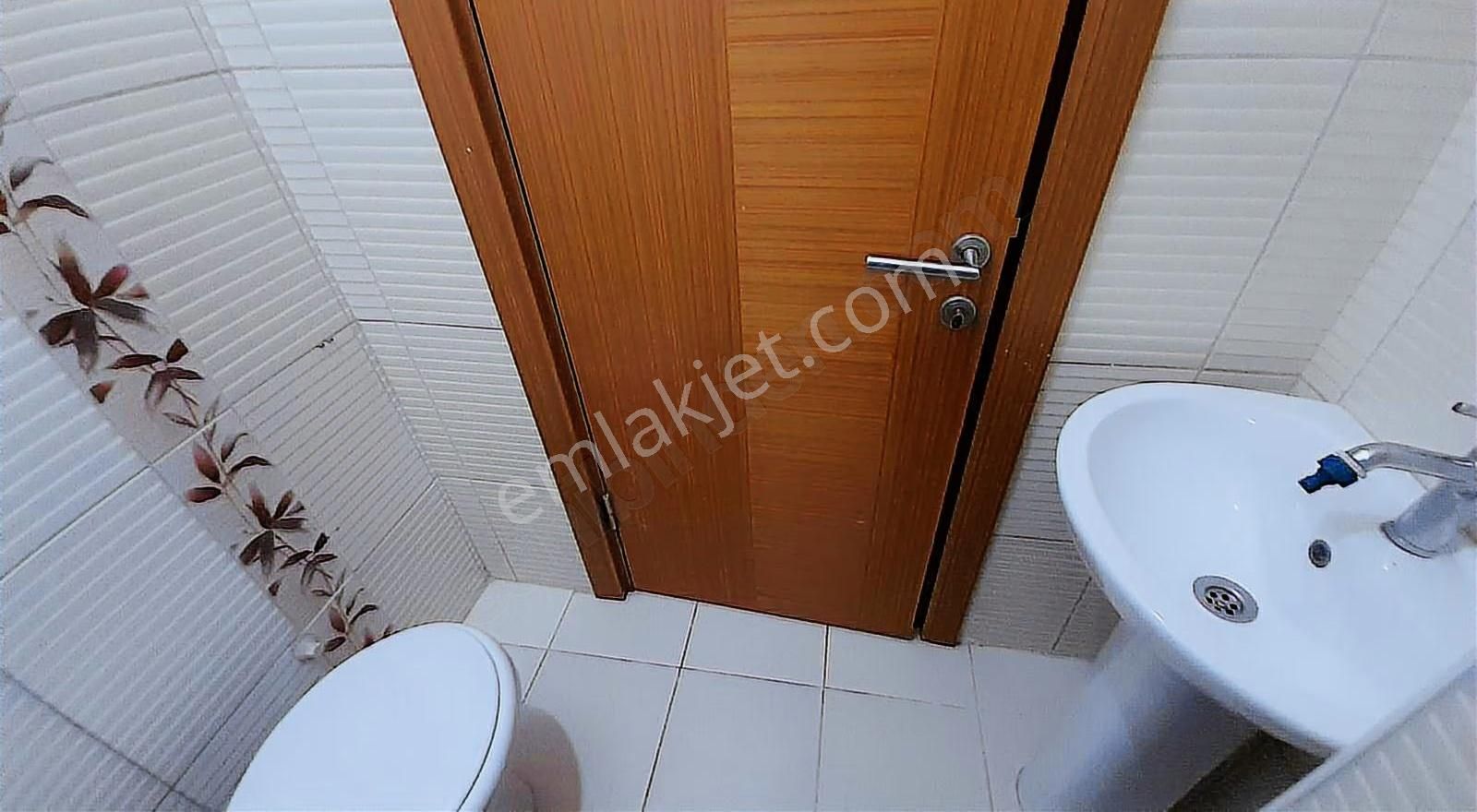 Ataşehir Yenişehir Mh. Az Katlı Genç Binada Balkonlu Ara Kat 3+1 - Görsel 28