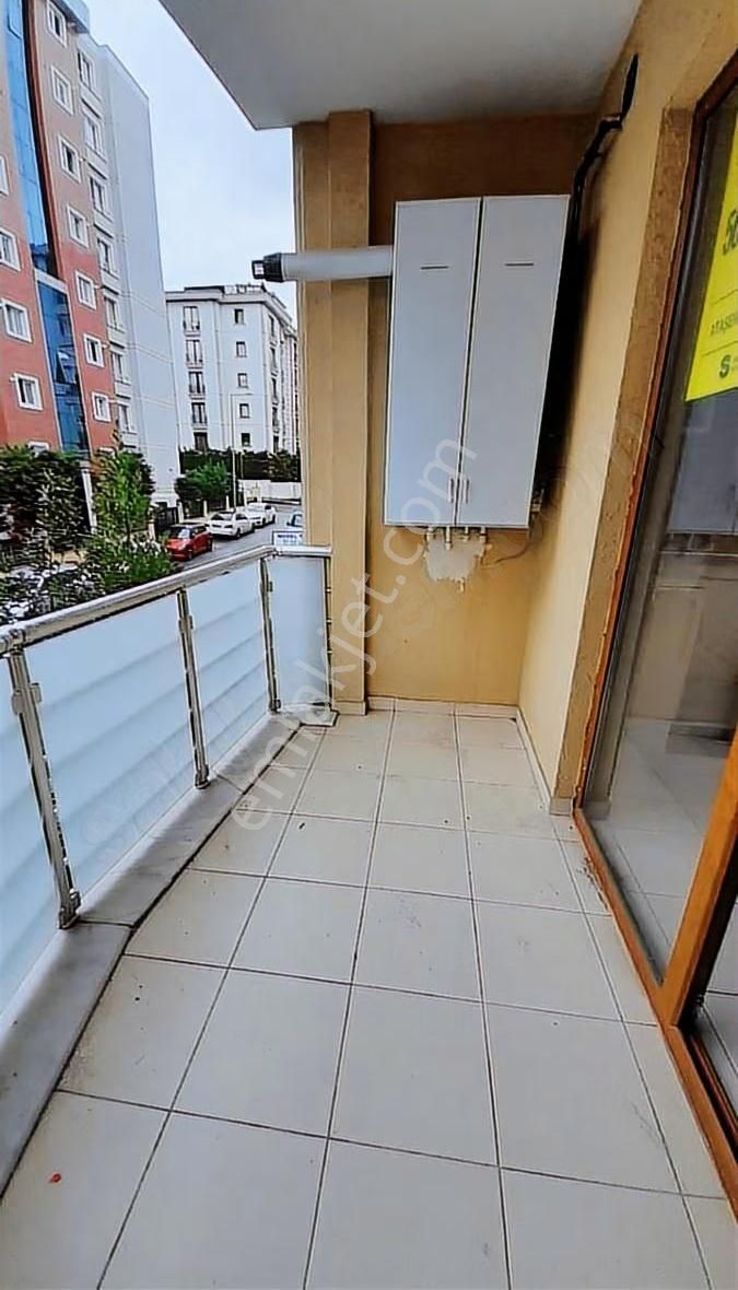 Ataşehir Yenişehir Mh. Az Katlı Genç Binada Balkonlu Ara Kat 3+1 - Görsel 14