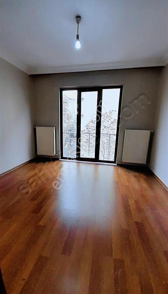 Ataşehir Yenişehir Mh. Az Katlı Genç Binada Balkonlu Ara Kat 3+1 - Görsel 23