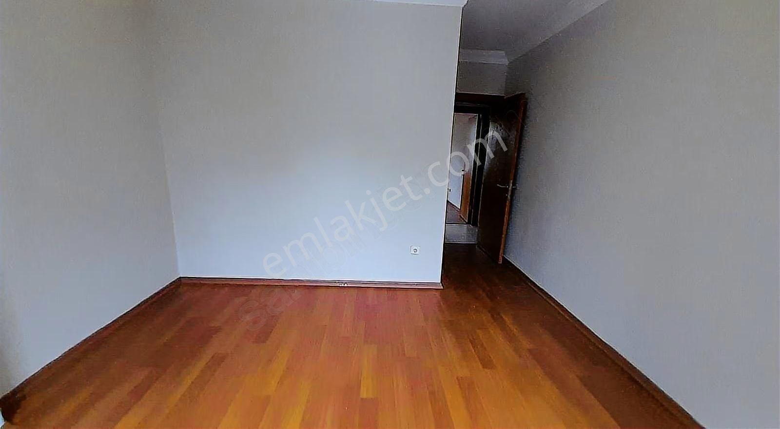 Ataşehir Yenişehir Mh. Az Katlı Genç Binada Balkonlu Ara Kat 3+1 - Görsel 6