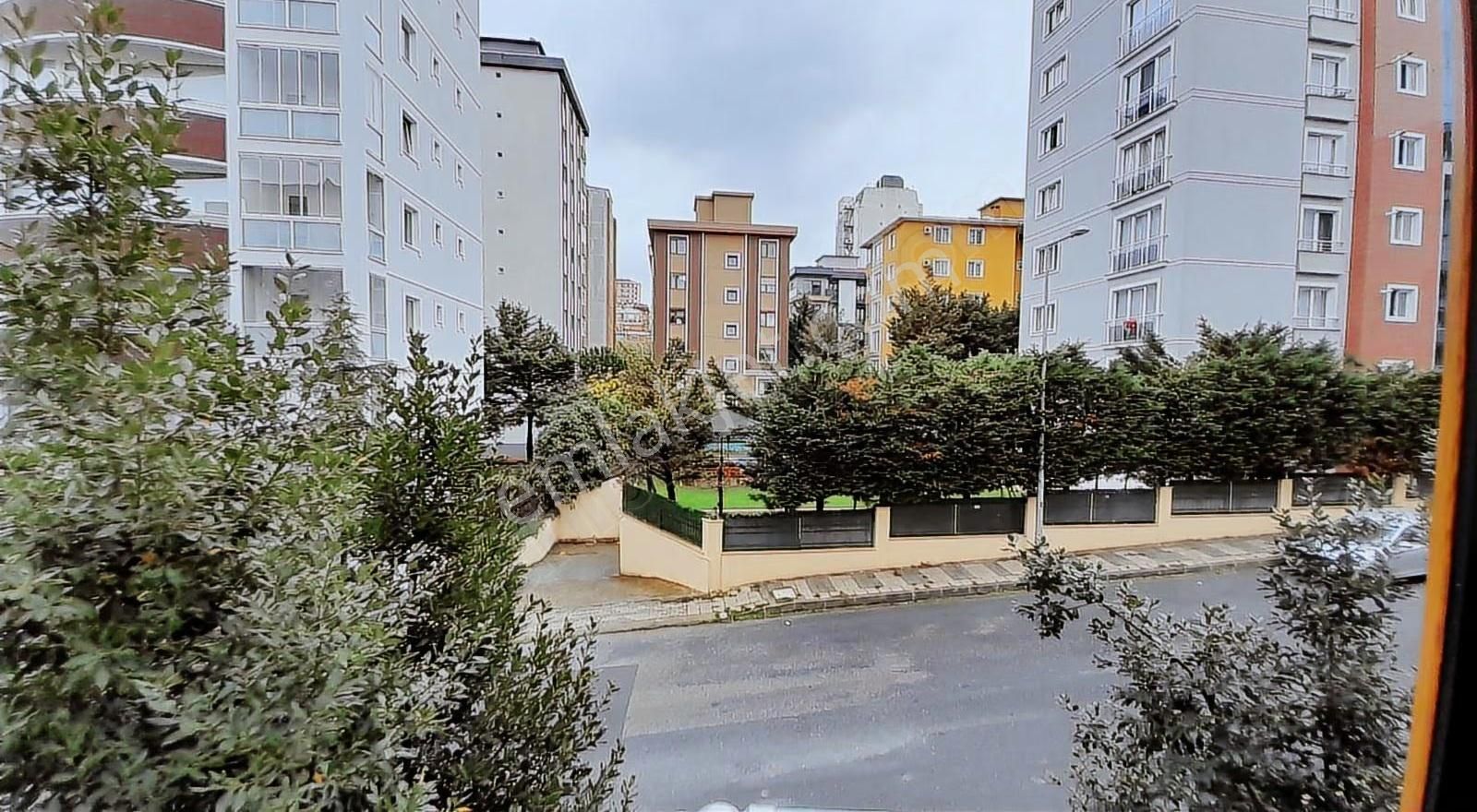 Ataşehir Yenişehir Mh. Az Katlı Genç Binada Balkonlu Ara Kat 3+1 - Görsel 7