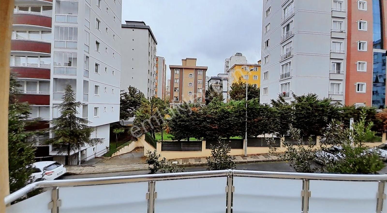 Ataşehir Yenişehir Mh. Az Katlı Genç Binada Balkonlu Ara Kat 3+1 - Görsel 13