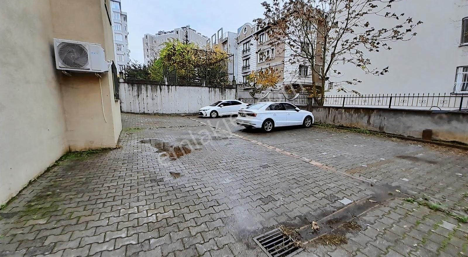 Ataşehir Yenişehir Mh. Az Katlı Genç Binada Balkonlu Ara Kat 3+1 - Görsel 24