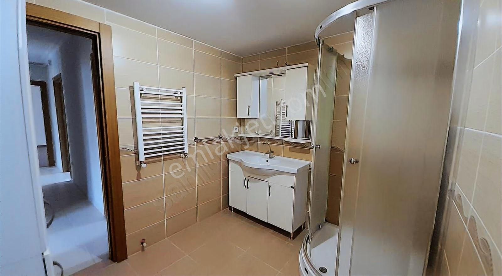 Ataşehir Yenişehir Mh. Az Katlı Genç Binada Balkonlu Ara Kat 3+1 - Görsel 29