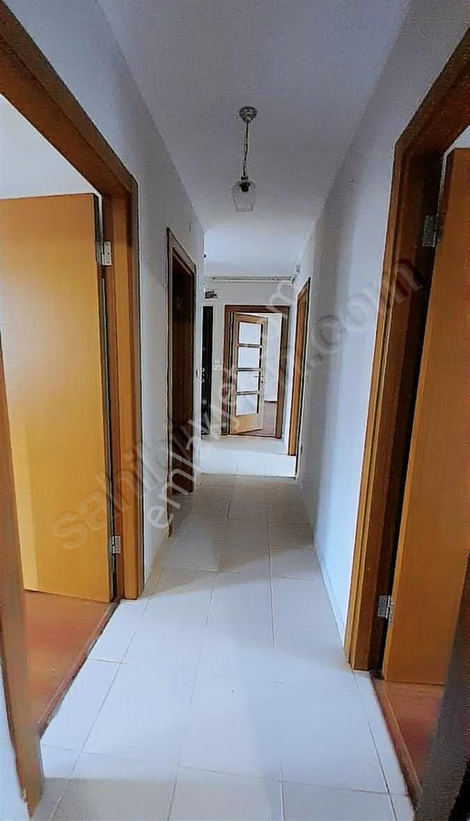 Ataşehir Yenişehir Mh. Az Katlı Genç Binada Balkonlu Ara Kat 3+1 - Görsel 3