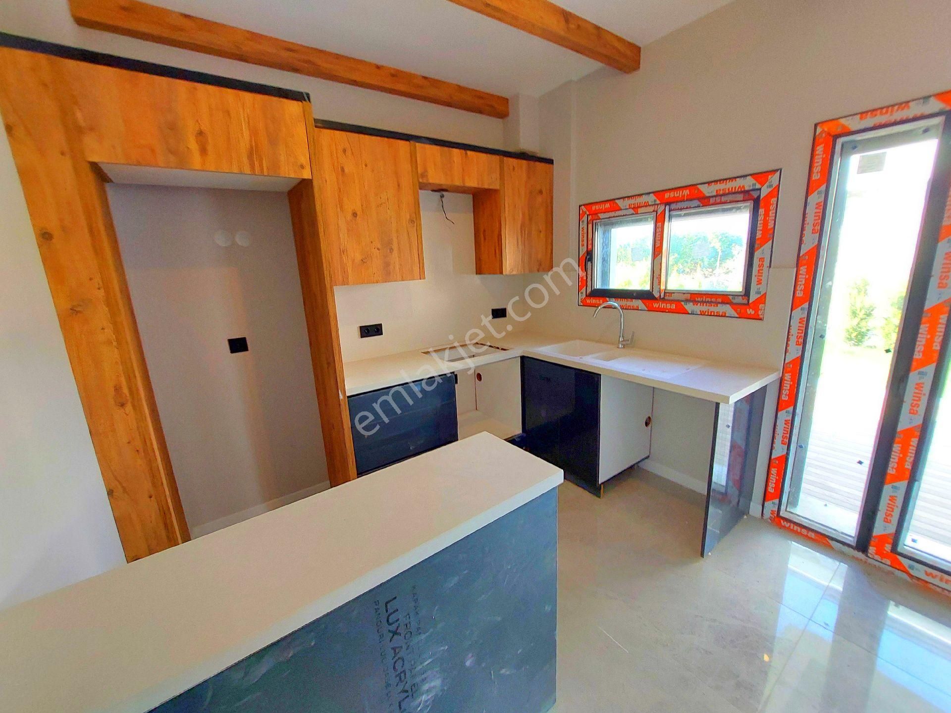 Davutlarda Özel Havuzlu Köşe Konumlu Tek Müstakil Geniş Bahçeli Sıfır Villa - Görsel 18