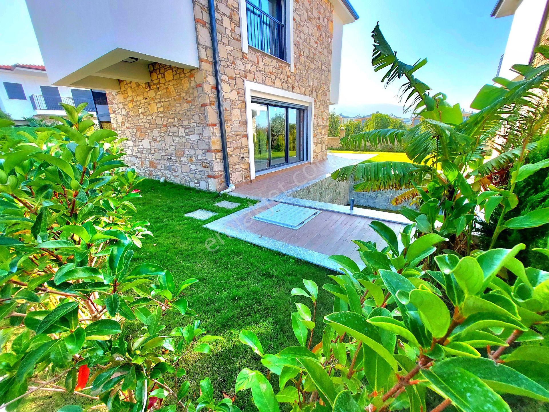 Davutlarda Özel Havuzlu Köşe Konumlu Tek Müstakil Geniş Bahçeli Sıfır Villa - Görsel 11