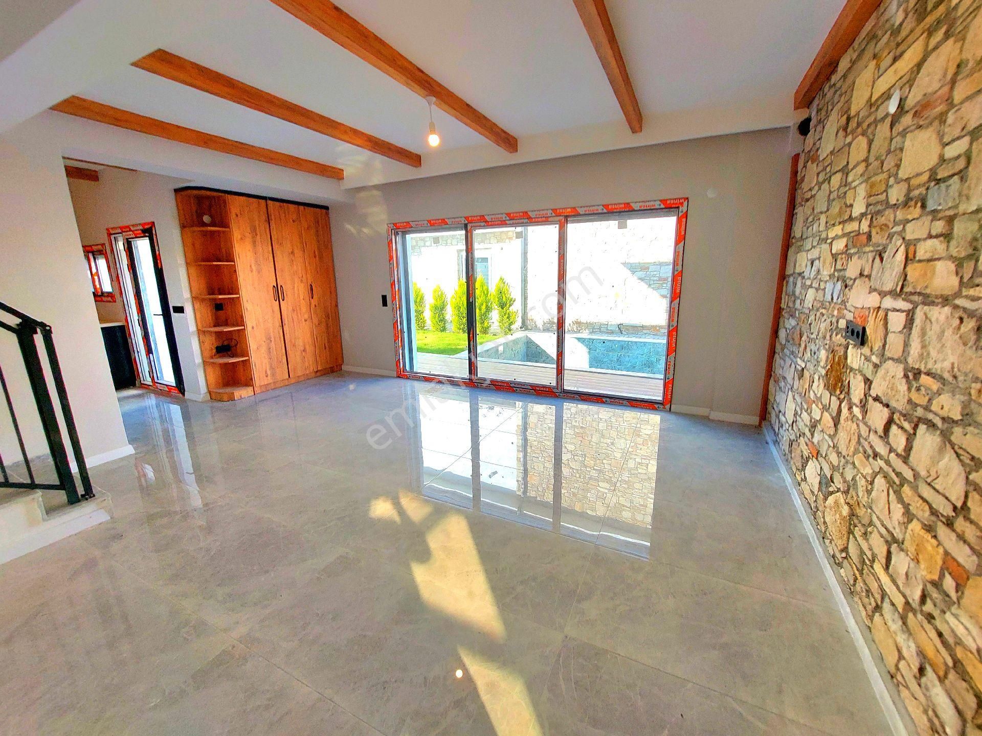 Davutlarda Özel Havuzlu Köşe Konumlu Tek Müstakil Geniş Bahçeli Sıfır Villa - Görsel 21