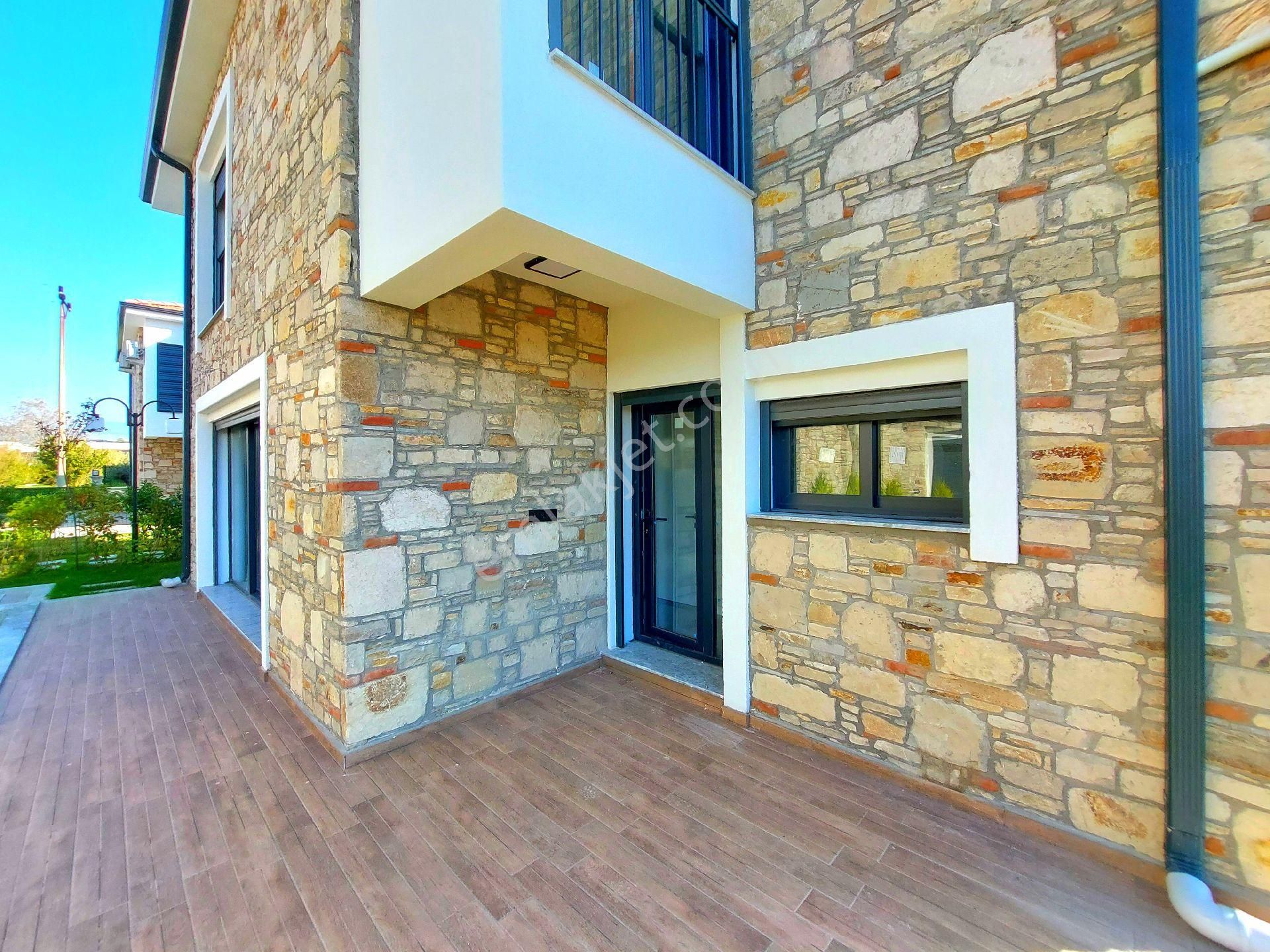 Davutlarda Özel Havuzlu Köşe Konumlu Tek Müstakil Geniş Bahçeli Sıfır Villa - Görsel 14