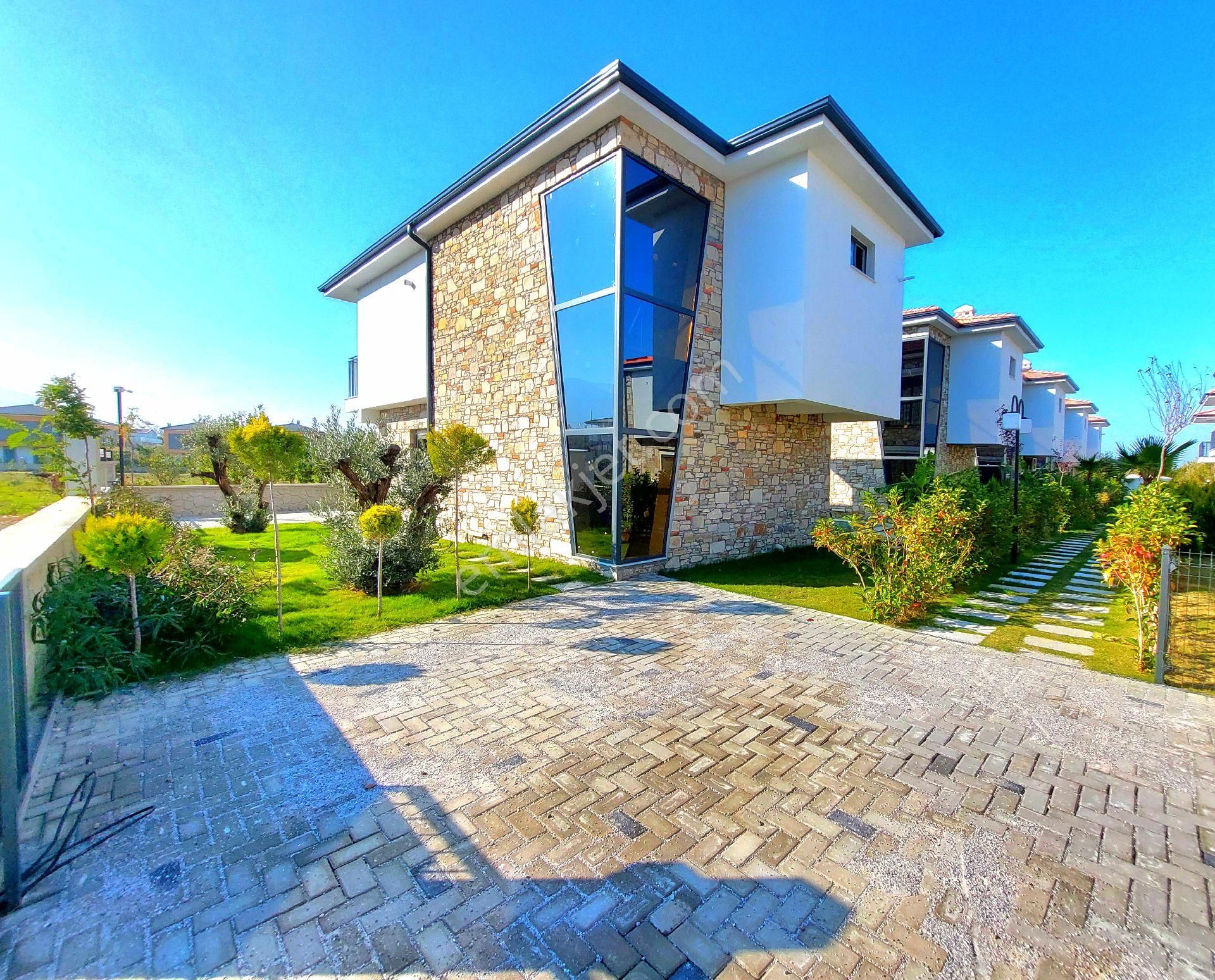 Davutlarda Özel Havuzlu Köşe Konumlu Tek Müstakil Geniş Bahçeli Sıfır Villa - Görsel 8