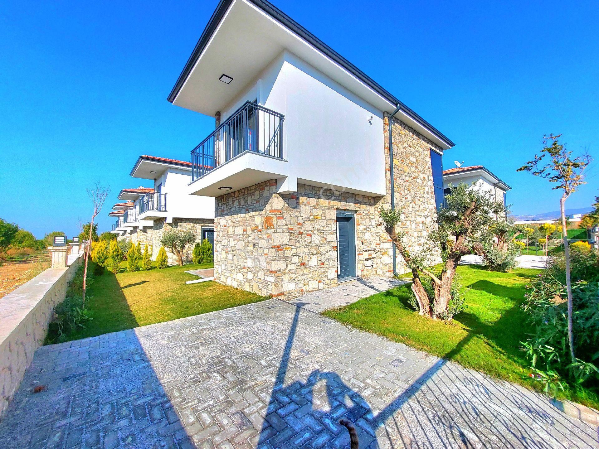 Davutlarda Özel Havuzlu Köşe Konumlu Tek Müstakil Geniş Bahçeli Sıfır Villa - Görsel 3