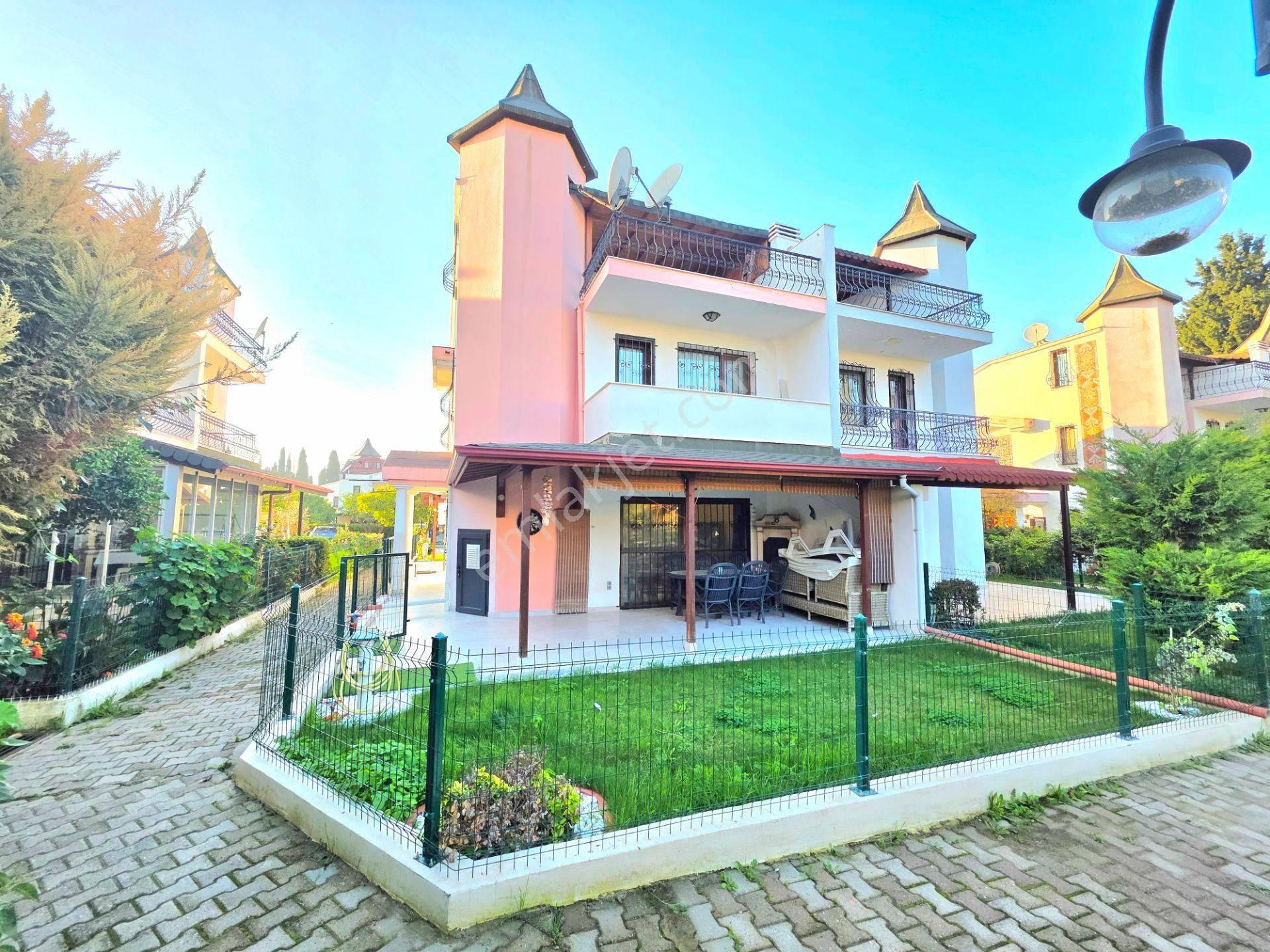 Denize Yakın Yolun Altı Masrafsız Satılık Villa - Görsel 12