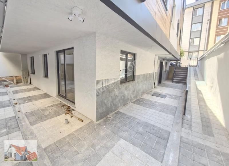 Metroya Yakın Yatırımlık Ayrı Mutfaklı Satılık 1+1 Daire - Görsel 13