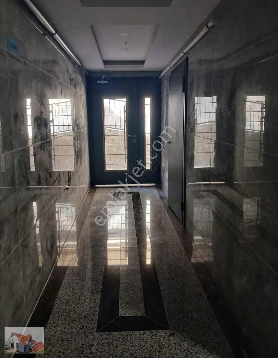 Metroya Yakın Yatırımlık Ayrı Mutfaklı Satılık 1+1 Daire - Görsel 8