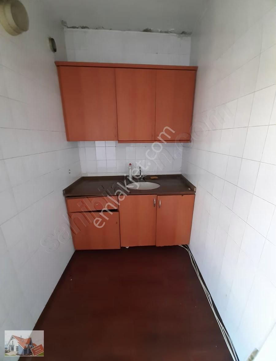 Metroya Yakın Kiralık 2+1 Ofis - Görsel 5